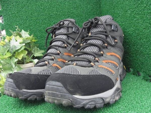 登山シューズのトレッキングブーツ