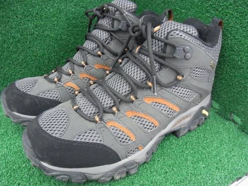 トレッキングブーツのMERRELL