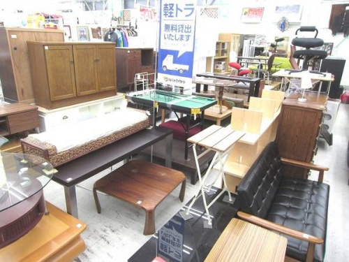 横浜　中古家具のカリモク60