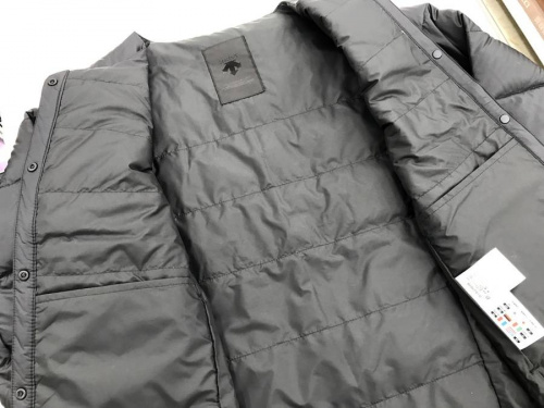 ダウンジャケットのDESCENTE