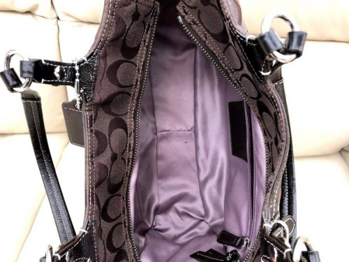 ハンドバッグのコーチ（COACH）
