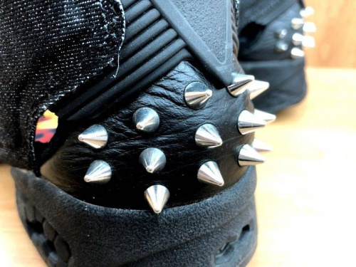REEBOKの鶴見