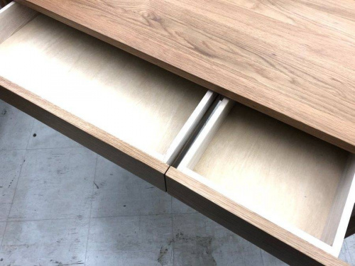 無垢材デスクの無印良品