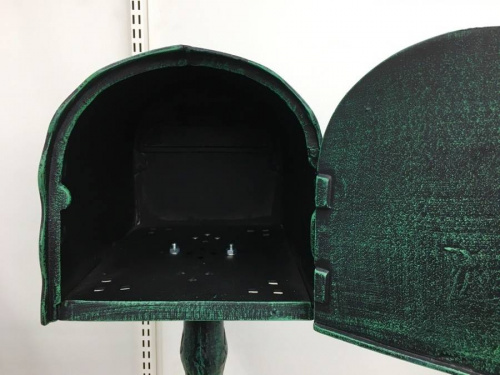 アンティークのメイルボックス