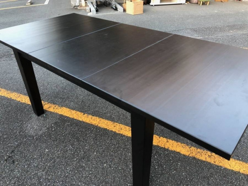 生活家具のテーブル