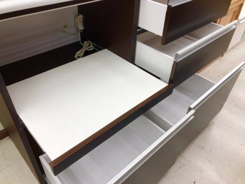 キッチン収納のカップボード