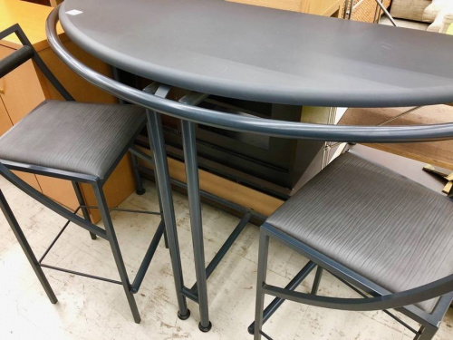 生活家具のテーブル