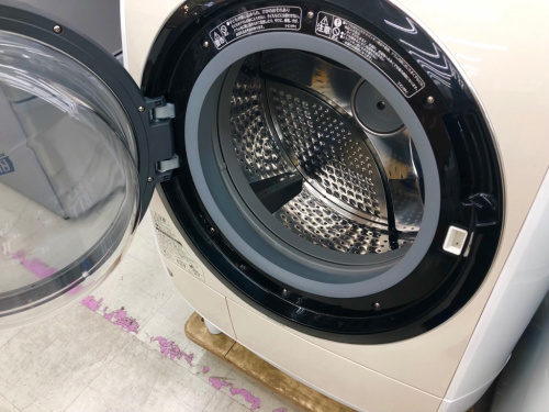 家事家電のドラム式洗濯乾燥機