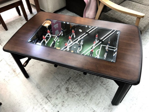 生活家具のテーブル