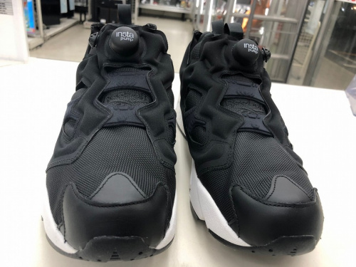 REEBOKのスニーカー