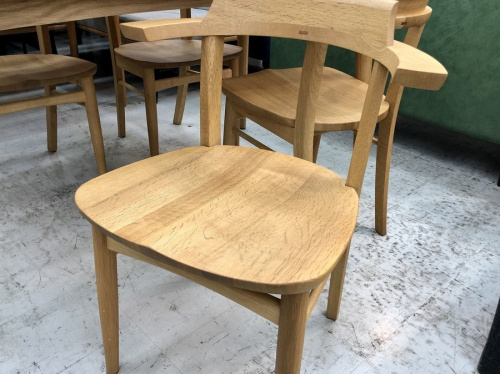 大塚家具のダイニングテーブル