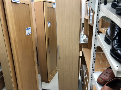 生活家具のワードローブ