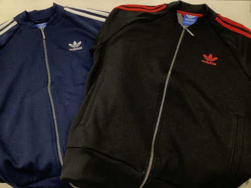 adidasのトラックジャケット