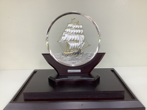 インテリア雑貨の銀製置物