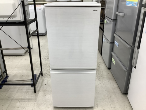 2ドア冷蔵庫のSHARP