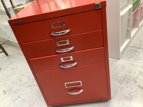 収納家具のキャビネット