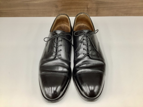 CROCKET & JONESのレザーシューズ
