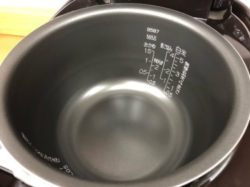 ZOJIRUSHI 象印の圧力IH炊飯ジャー