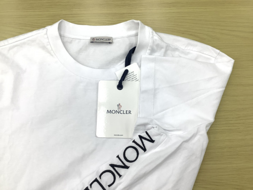 MONCLERのメンズ