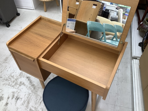 家具のドレッサー