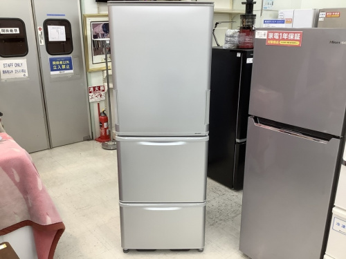 キッチン家電の3ドア冷蔵庫