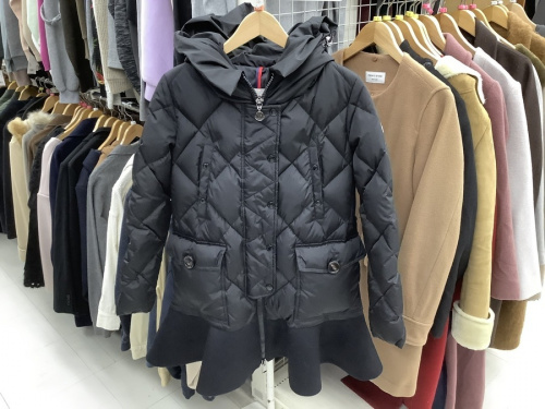 ダウンジャケットのMONCLER