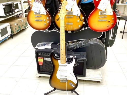 エレキギターのFENDERJAPAN