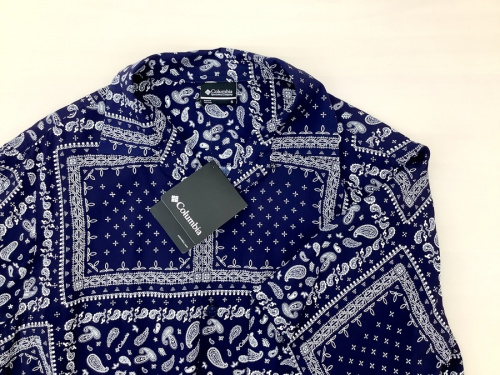 夏物トップスのシャツ