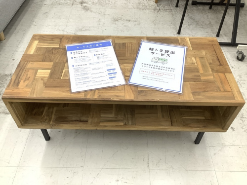 生活家具のテーブル