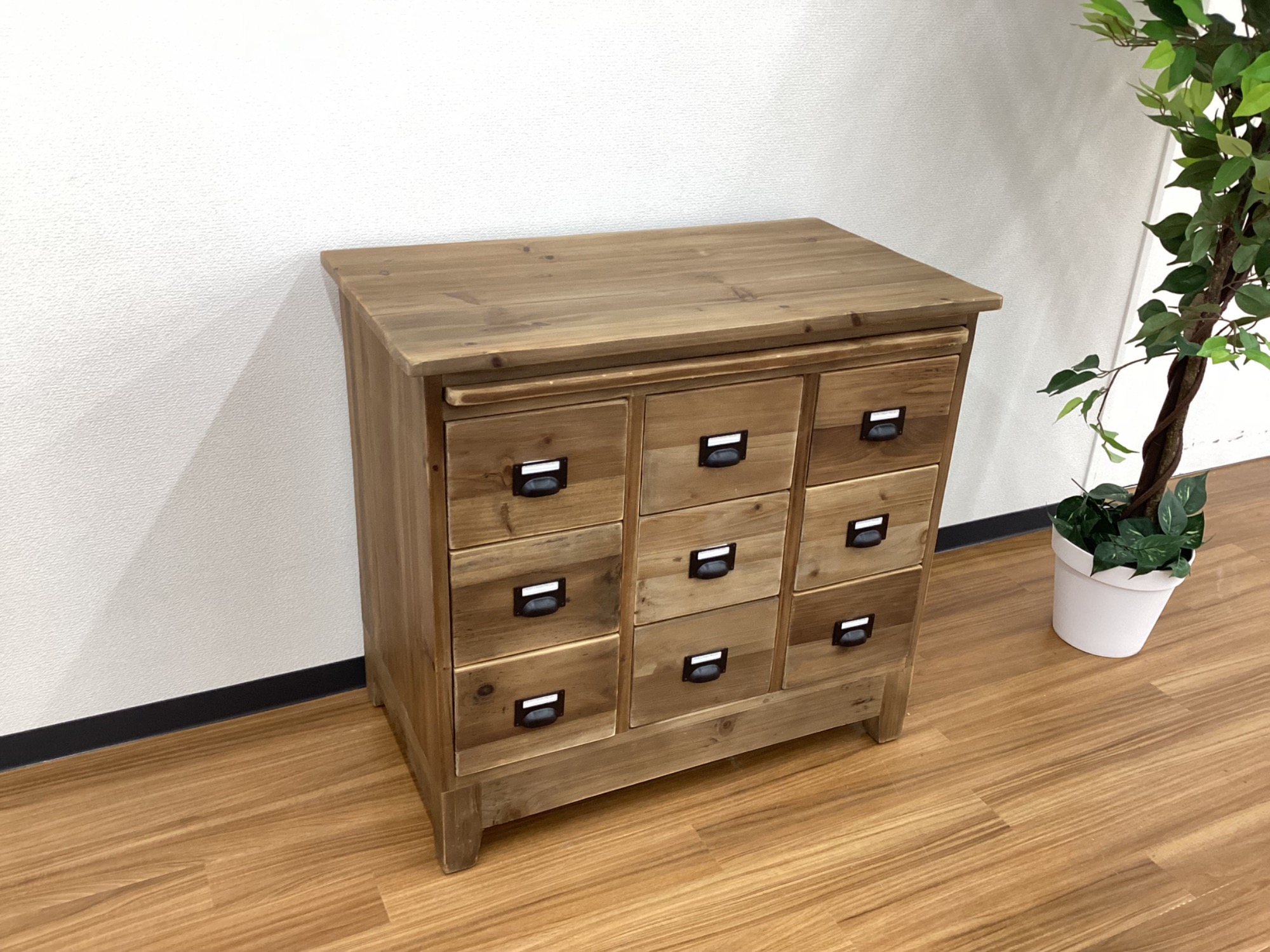 Knot antiques（ノットアンティークス）】古材を使用した