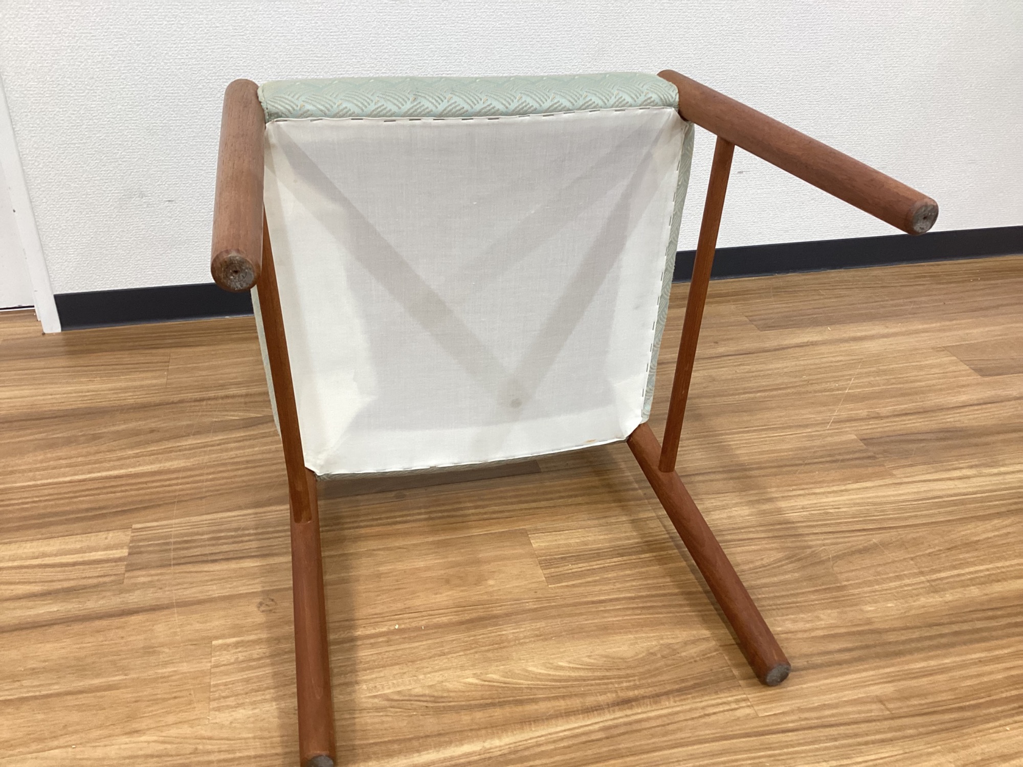 青林製作所】チーク材を使用したビンテージダイニングチェアが3
