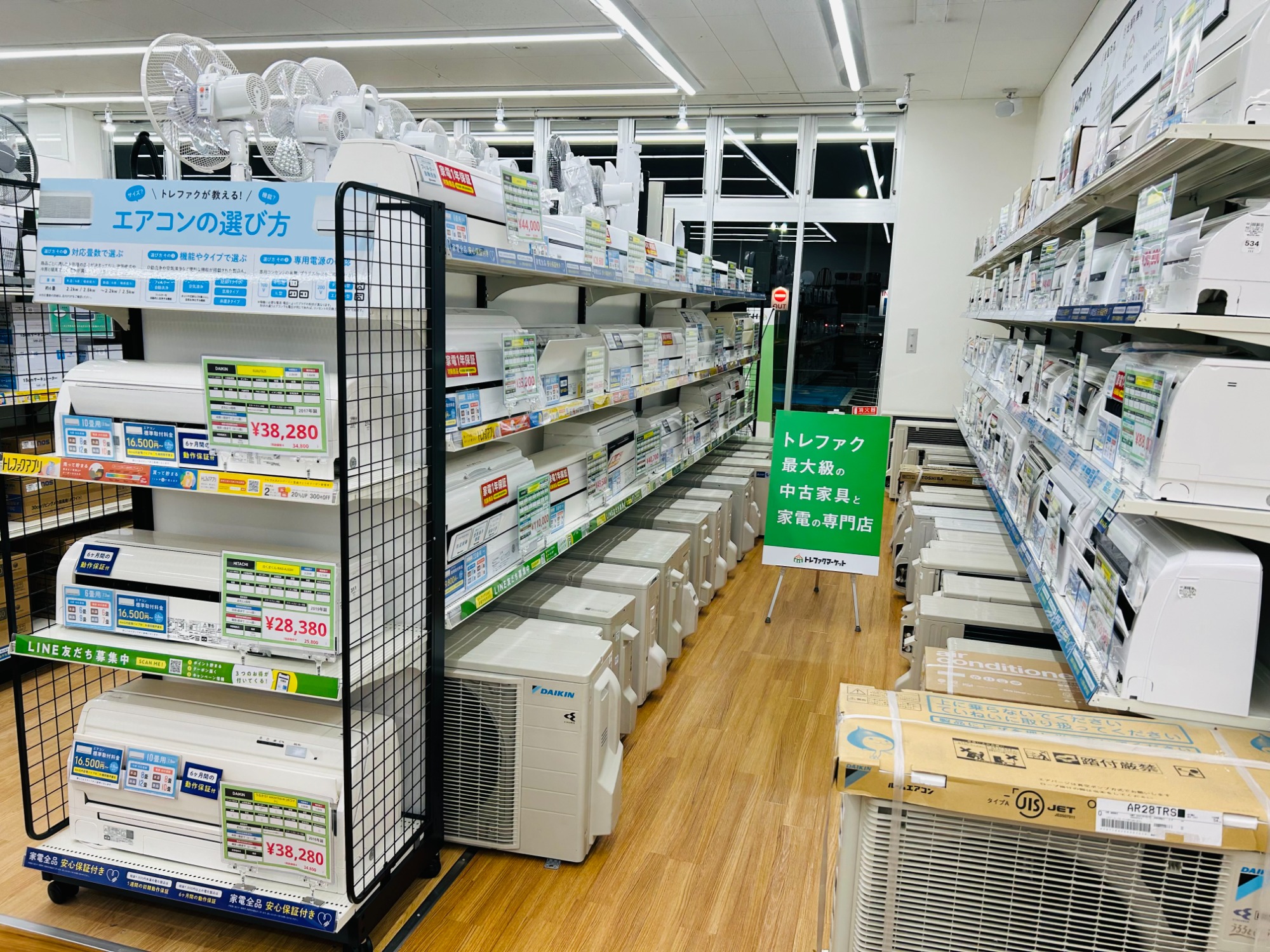 圧巻の品揃え！】中古の壁掛けエアコン約60台展示中。安心の最大1年間