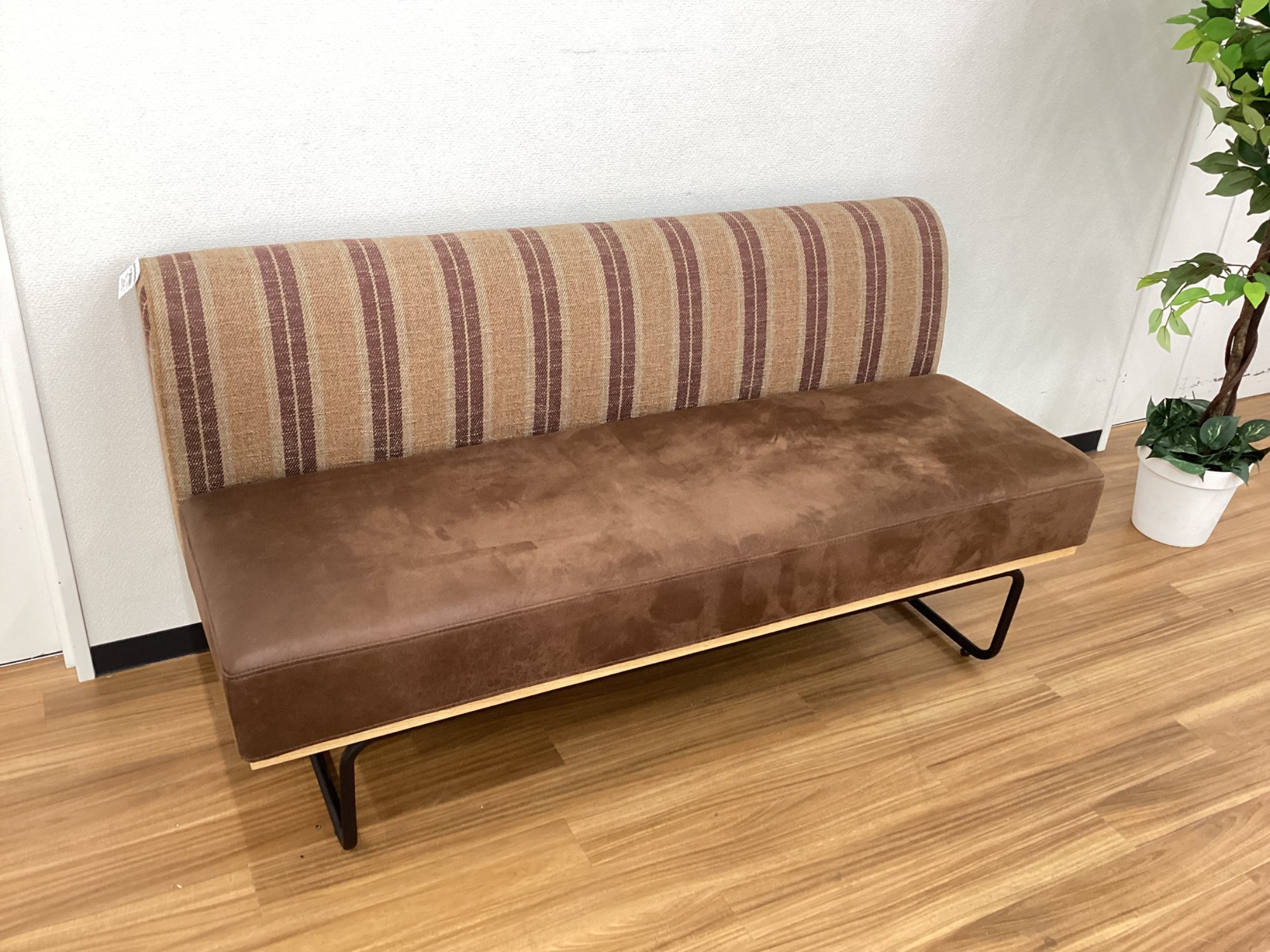 【トレファクマーケット久喜店】CONDE HOUSE　2人掛けソファー トレファクマーケット久喜店】CONDE HOUSE 2人掛けソファー