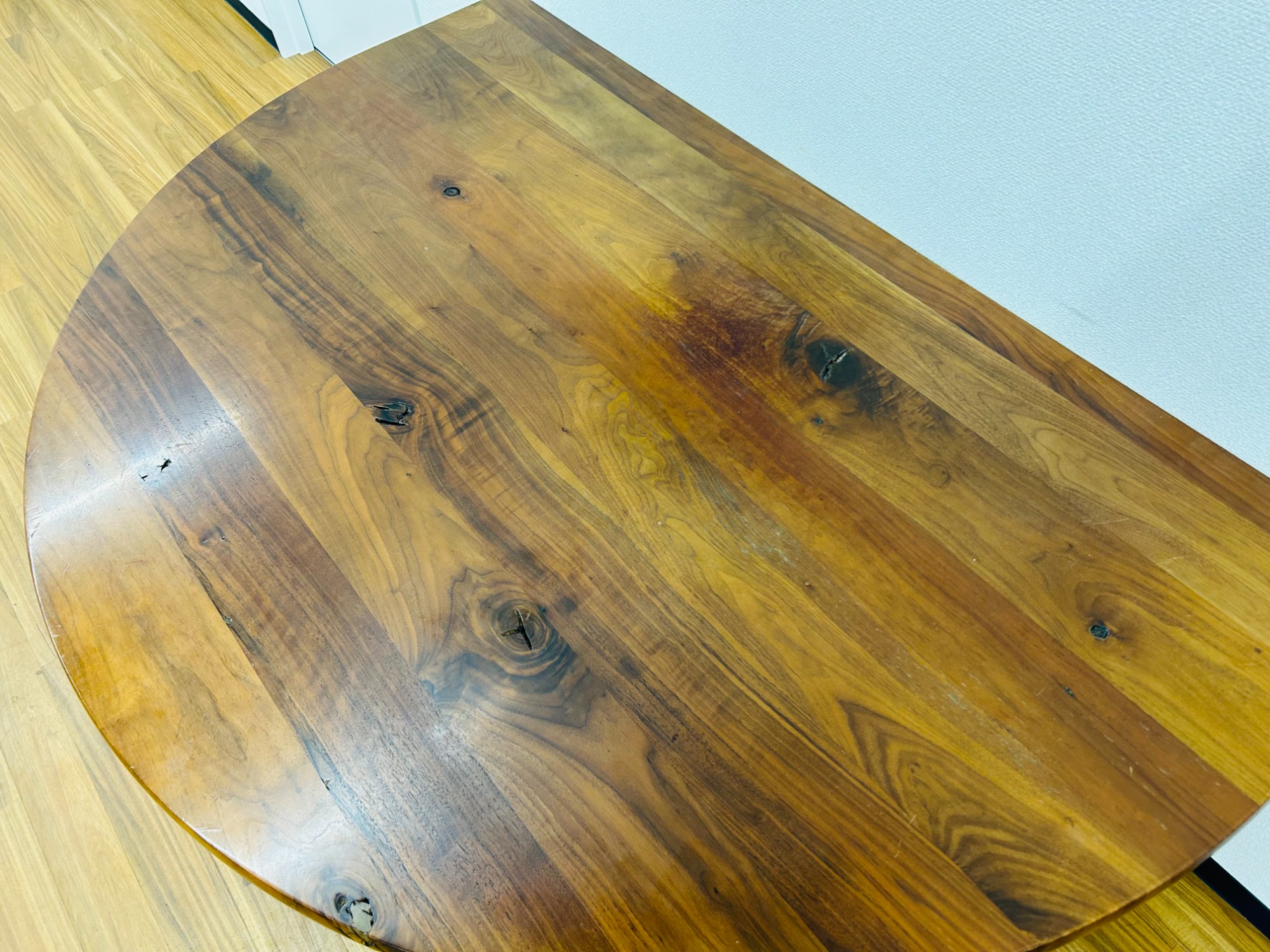 飛騨産業】森のことばWalnut 半円型ダイニングテーブル 買取入荷いたしました！｜2024年05月15日｜リサイクルショップ  トレファクマーケット（トレファク）久喜店