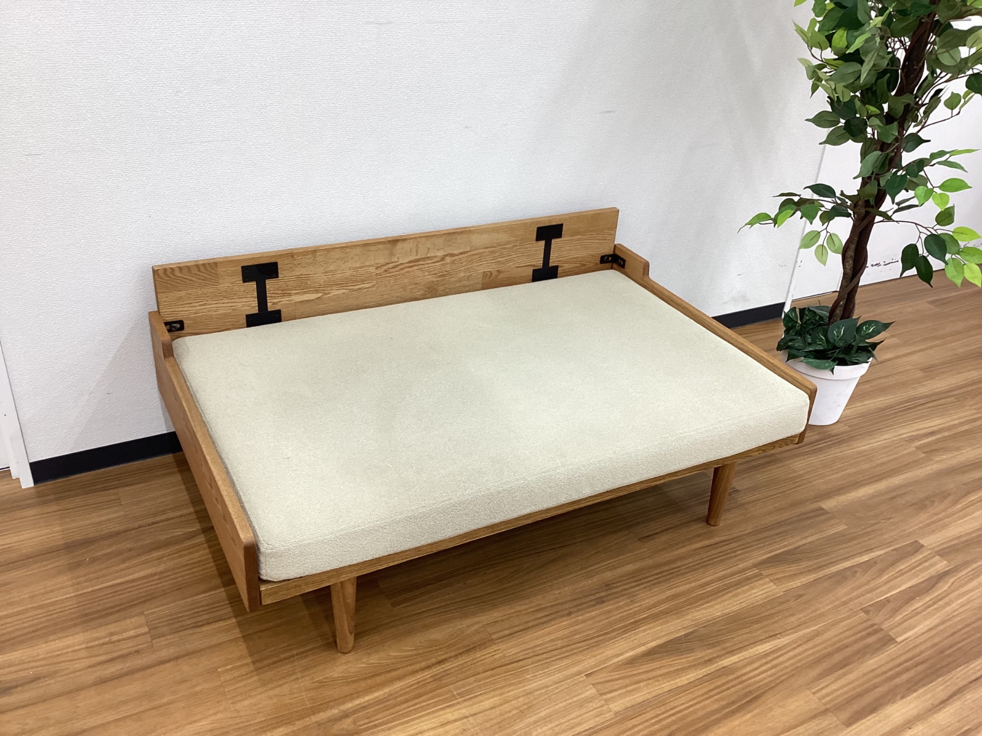 MOMO natural（モモナチュラル）】寝たり座ったりと様々な使い方が