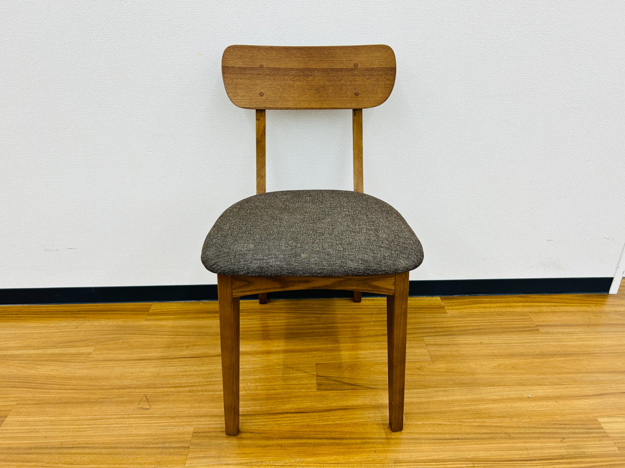 unico/ウニコ】廃盤品ダイニングチェア、FIX 入荷しました！【スマホで