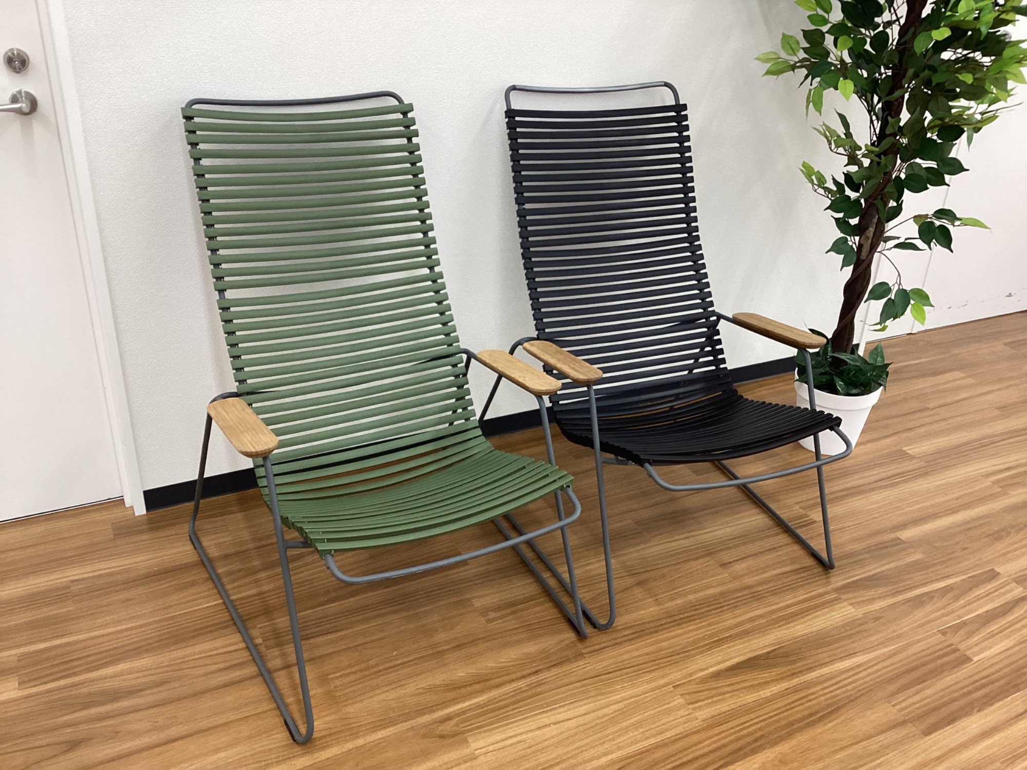 【トレファクマーケット久喜店】ラウンジチェアー　オットマン付き　リプロダクト品 お値段見直しました！】HOUE OUTDOOR（ホウエ・アウトドア) クリック