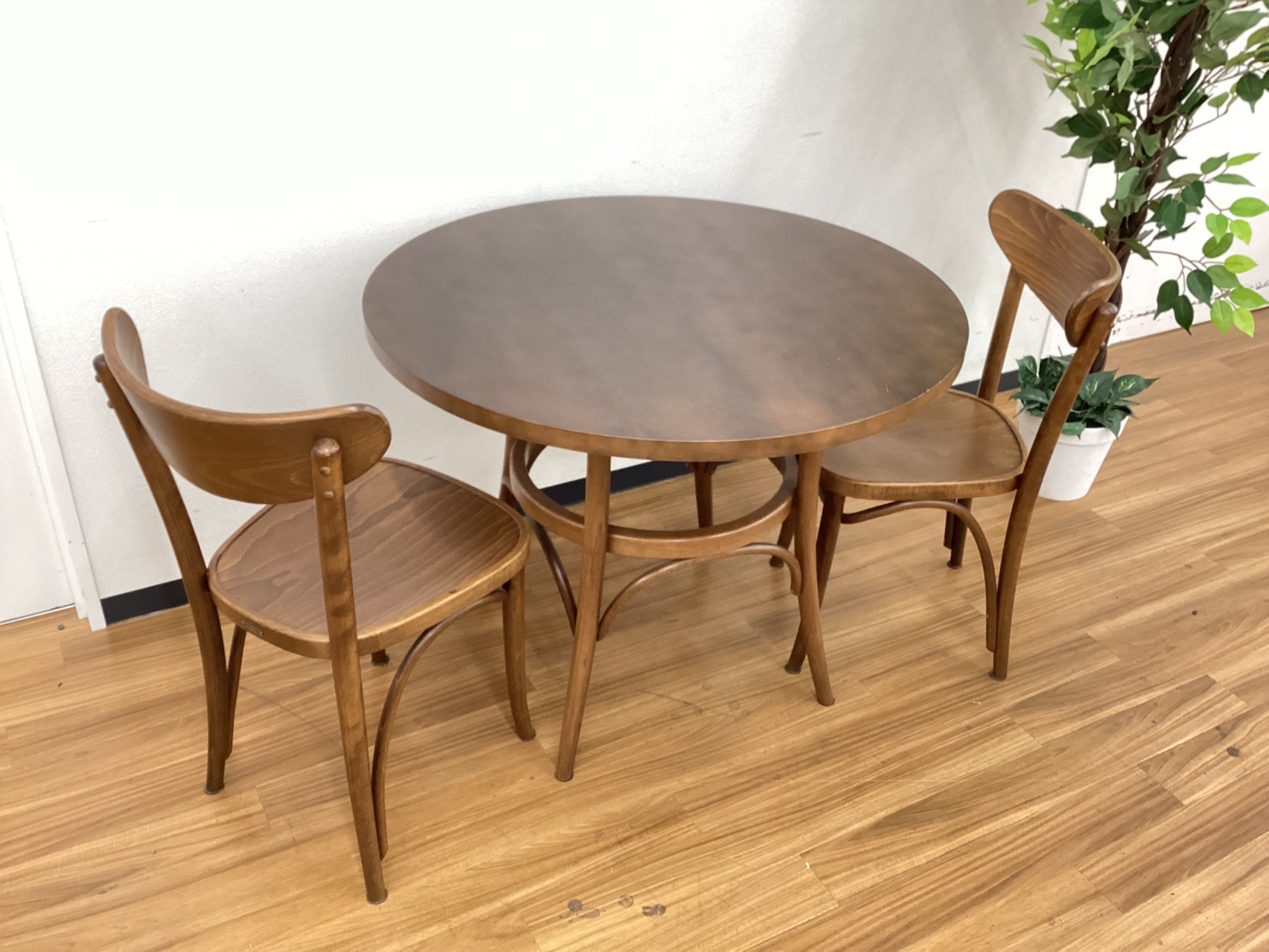 FranceBed×TON】しなやかで美しいデザインのダイニング3点セット（ベントーネ）が入荷しました！｜2024年09月21日｜リサイクルショップ  トレファクマーケット（トレファク）久喜店
