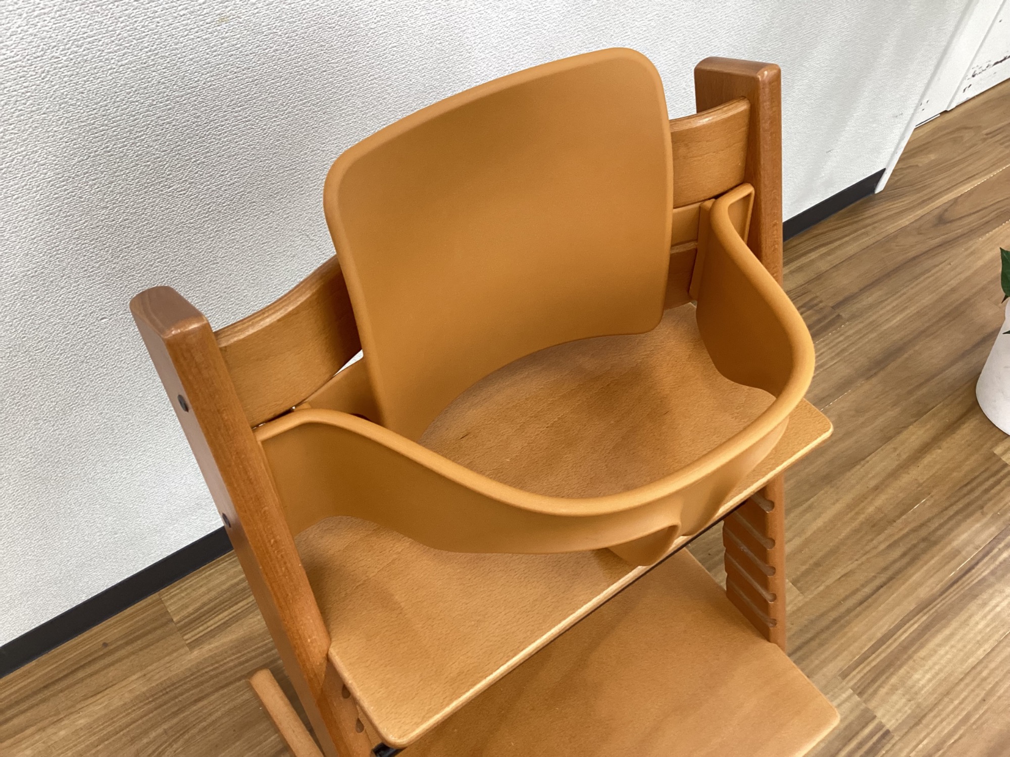 トレファクマーケット久喜店】STOKKE ベビーチェア