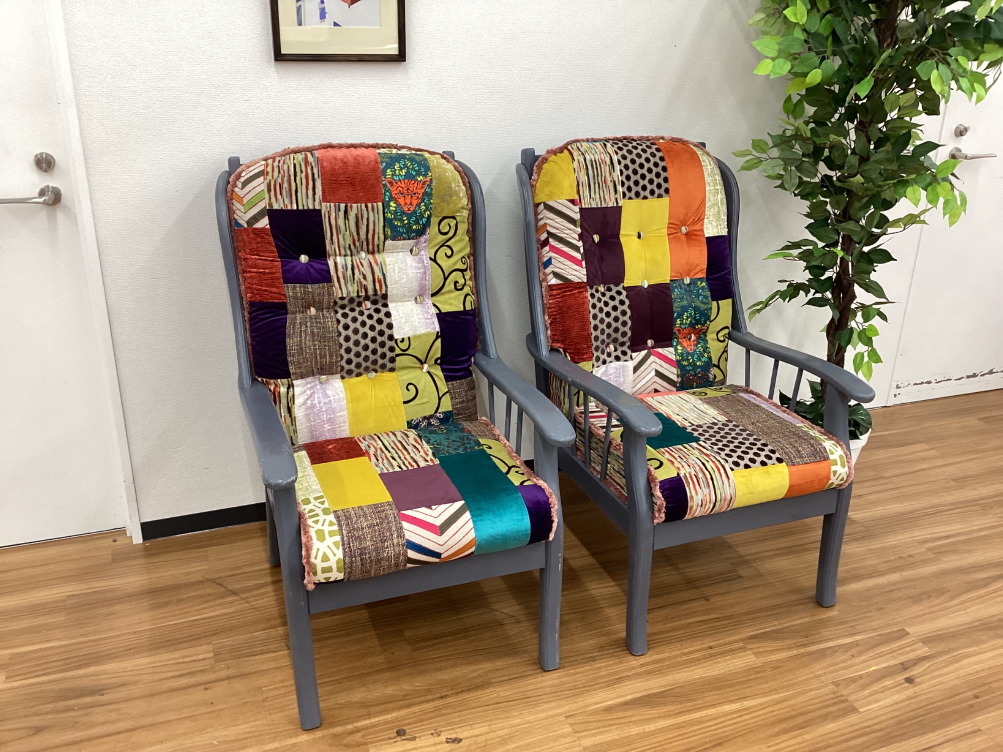 パッチワーク柄がとってもかわいい！ビンテージの一人掛けソファが2点