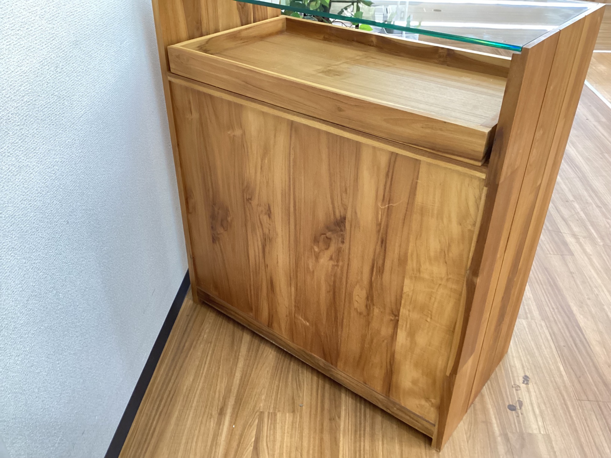 unico（ウニコ）】チーク無垢材のラフな質感を活かしたコレクション