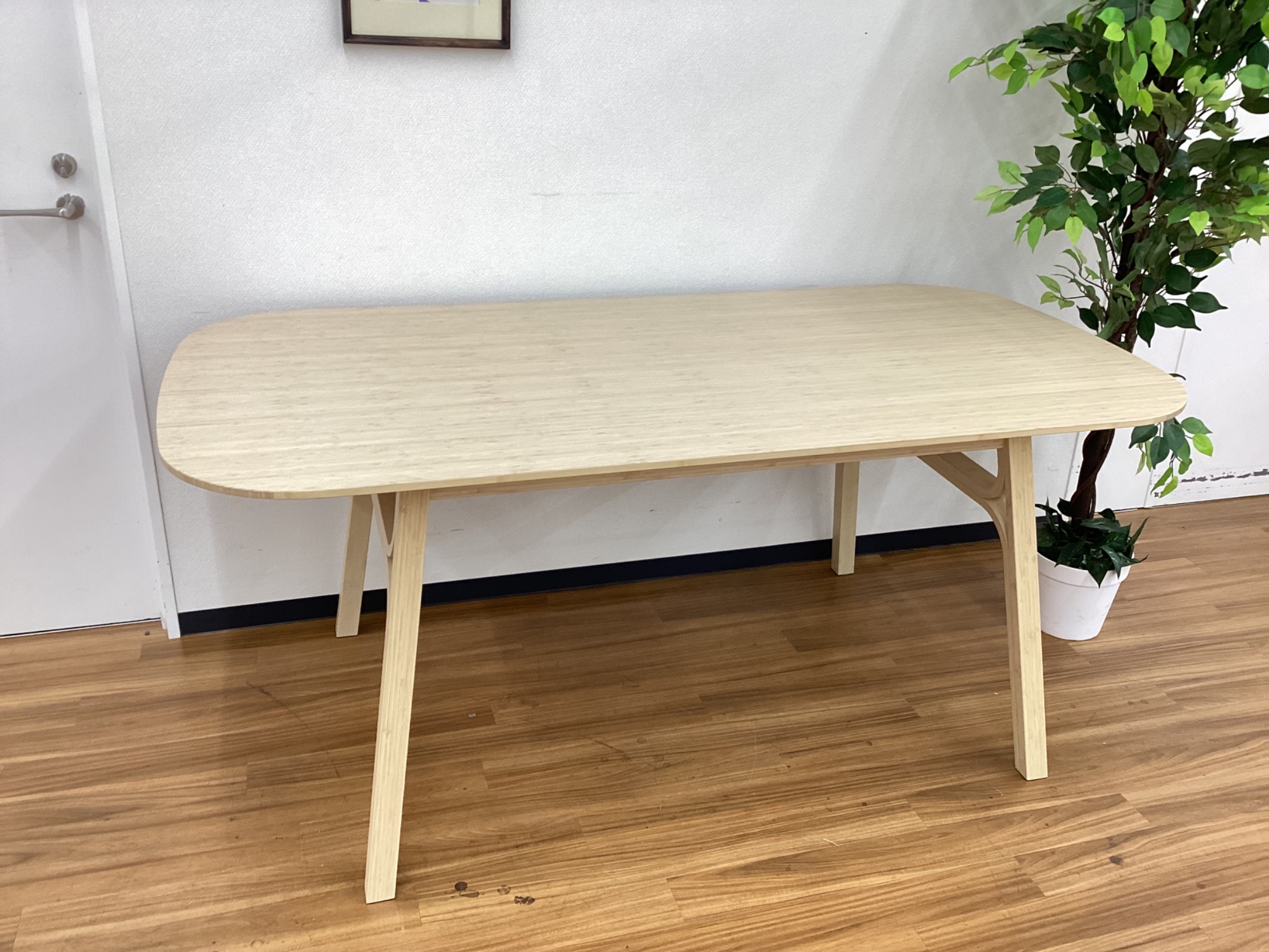 IKEA（イケア）】竹材を使用したなめらかな表面が特徴的な