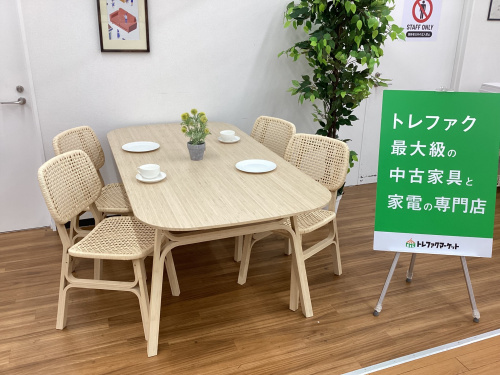 IKEA（イケア）】竹材を使用したなめらかな表面が特徴的なダイニング5