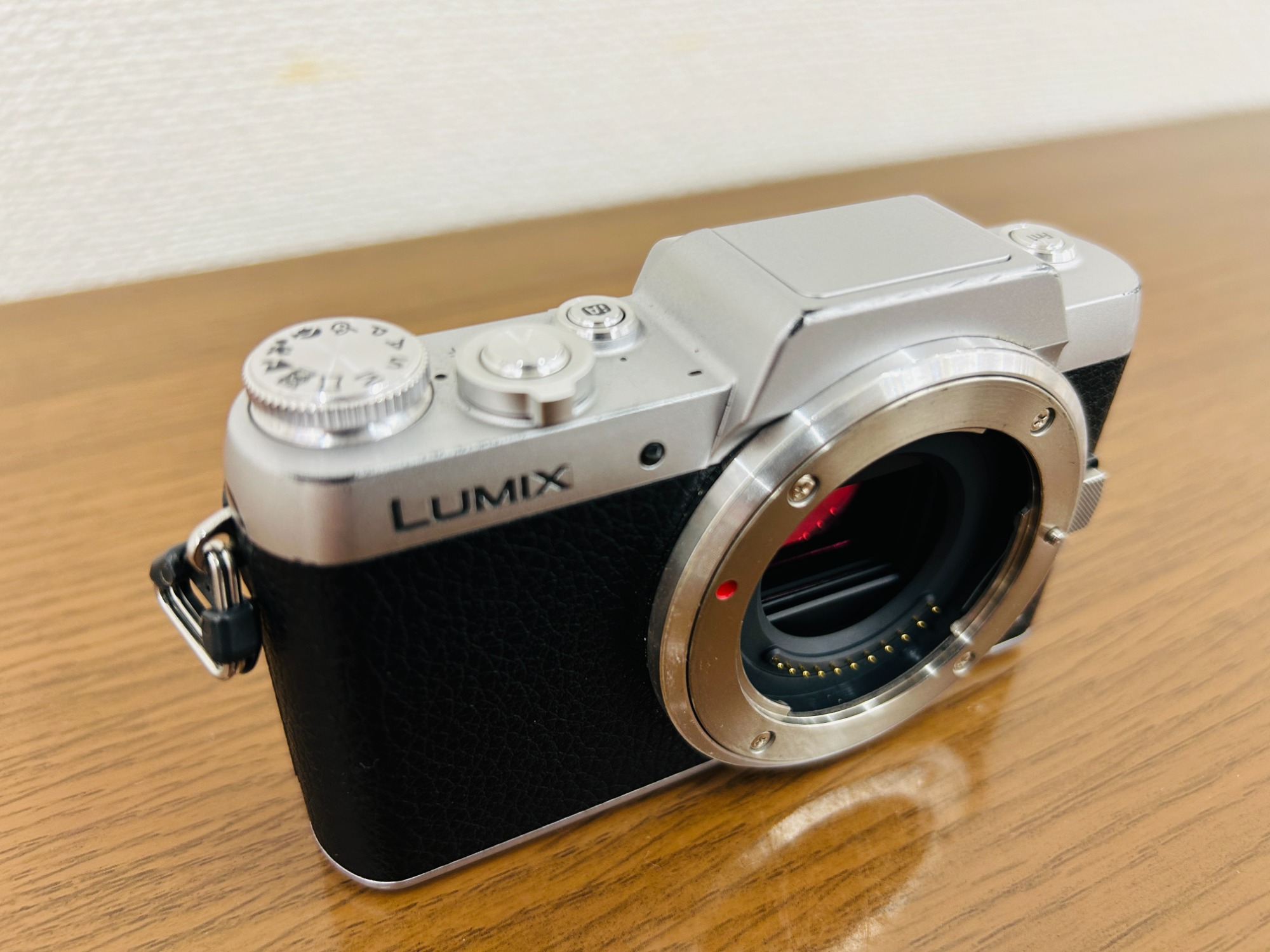 Panasonic/パナソニック】ミラーレス一眼カメラ(DMC-GF7W)入荷いたし