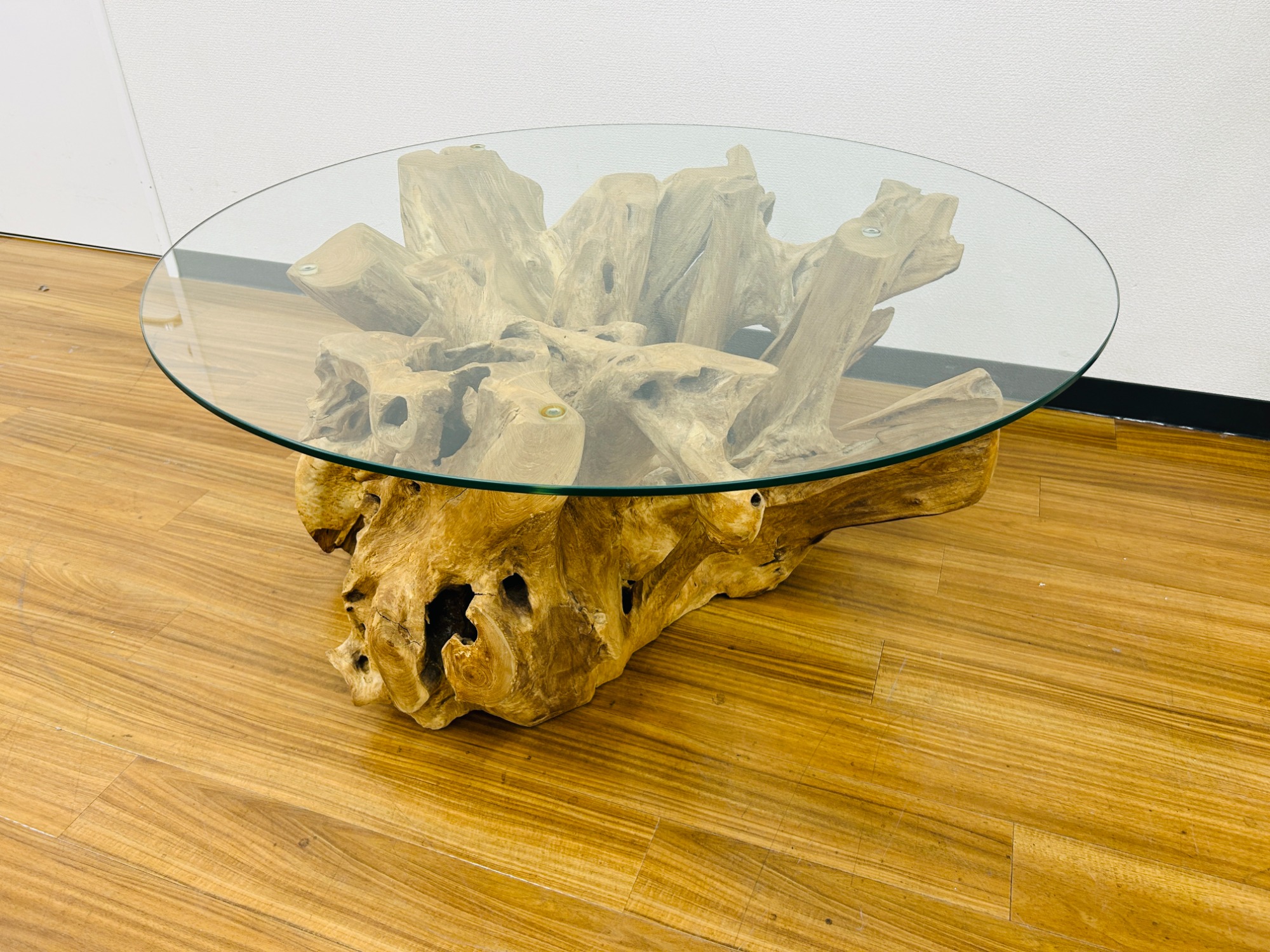 dareels/ダリールズ】チーク古材を使用したガラス天板のコーヒー