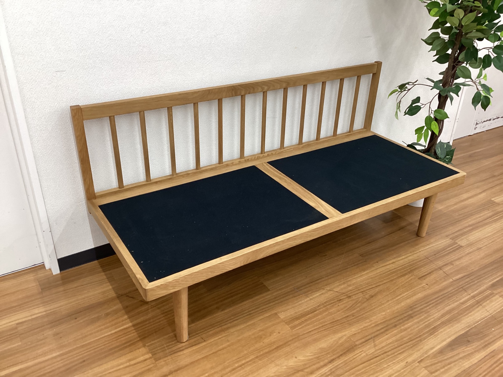 unico（ウニコ）】オーク材のナチュラルなぬくもりが特徴なベンチ