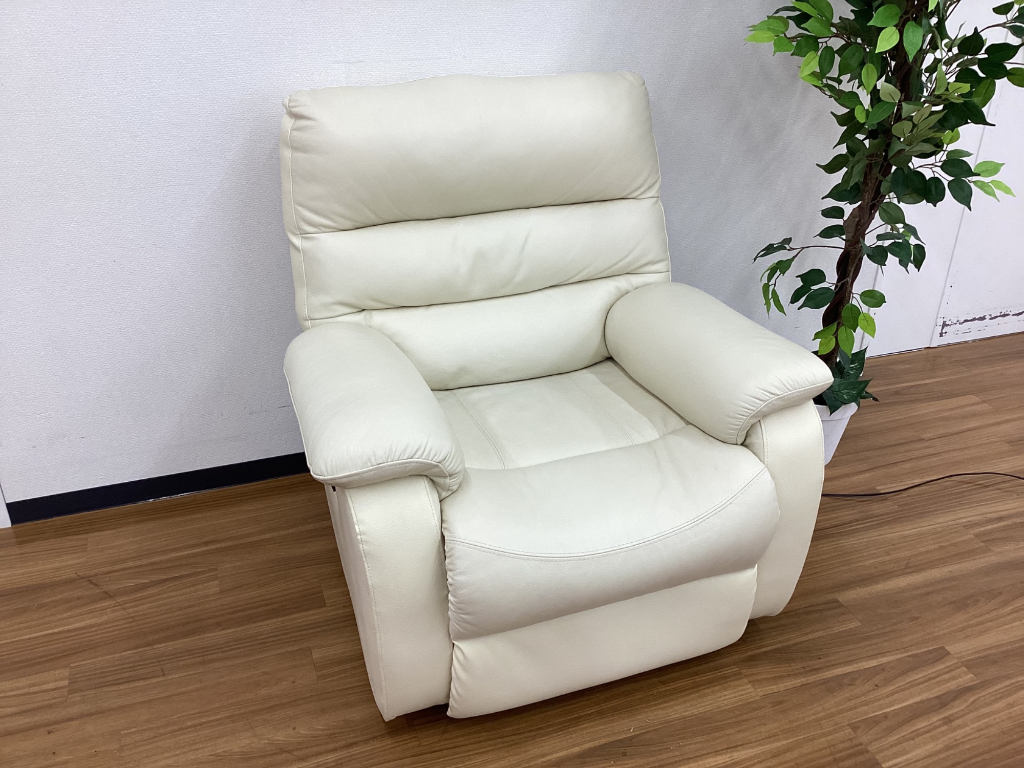 トレファク府中店】ニトリ 電動リクライニングソファー アイボリー ビリーバー2 ぴったり
