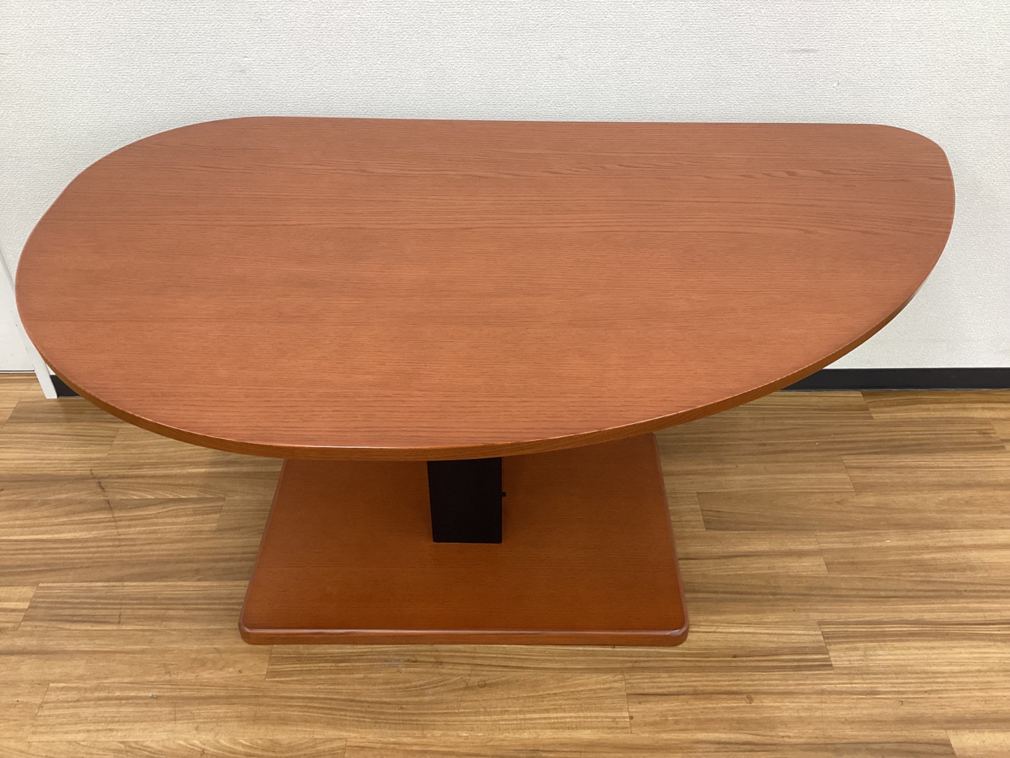 IDC大塚家具 アレッタ2 昇降式テーブル リーフ型 左細タイプ 入荷