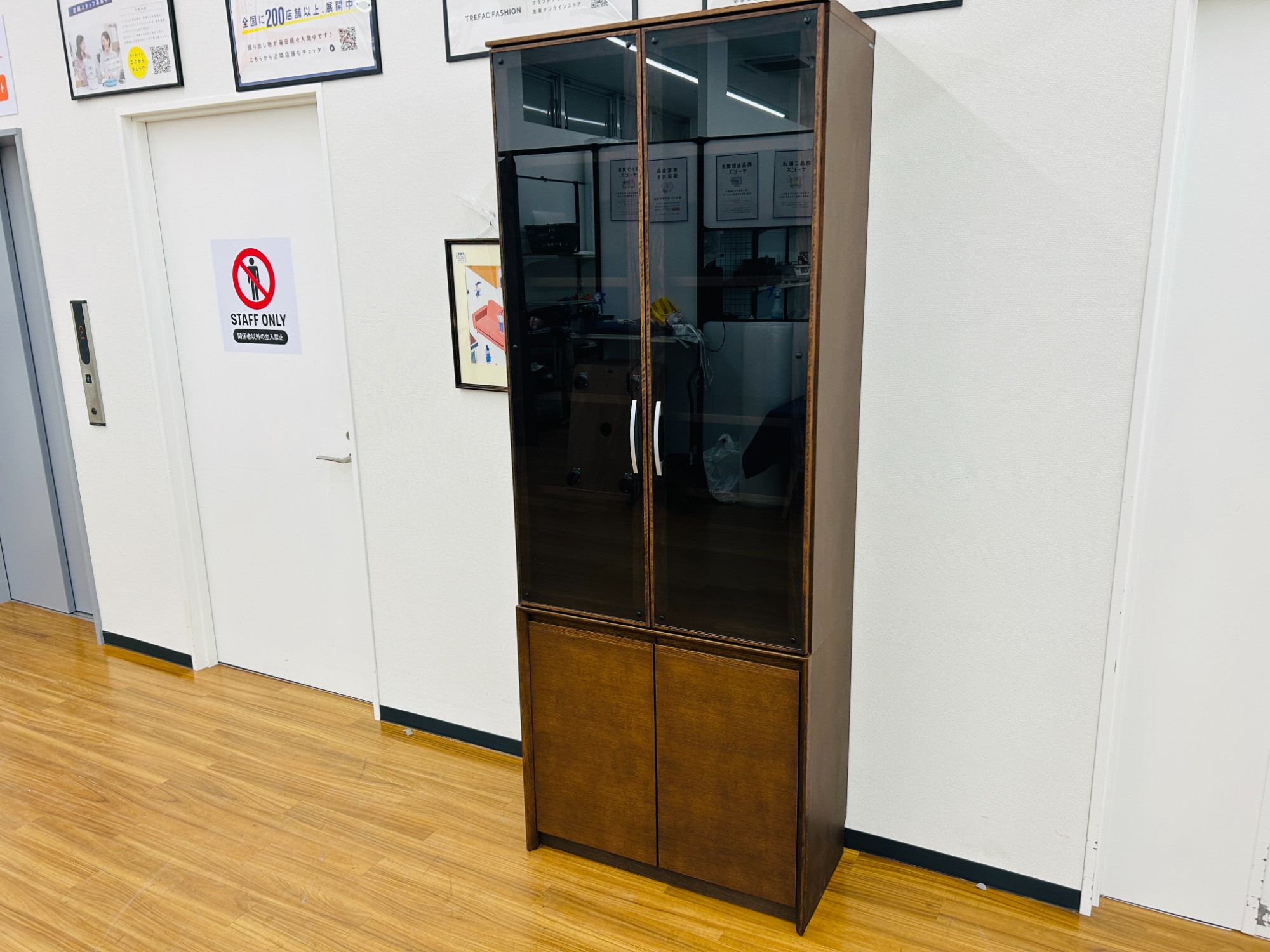 お値段見直しました！ karimoku (カリモク) 2枚扉の書棚 (HU2900NK) の 