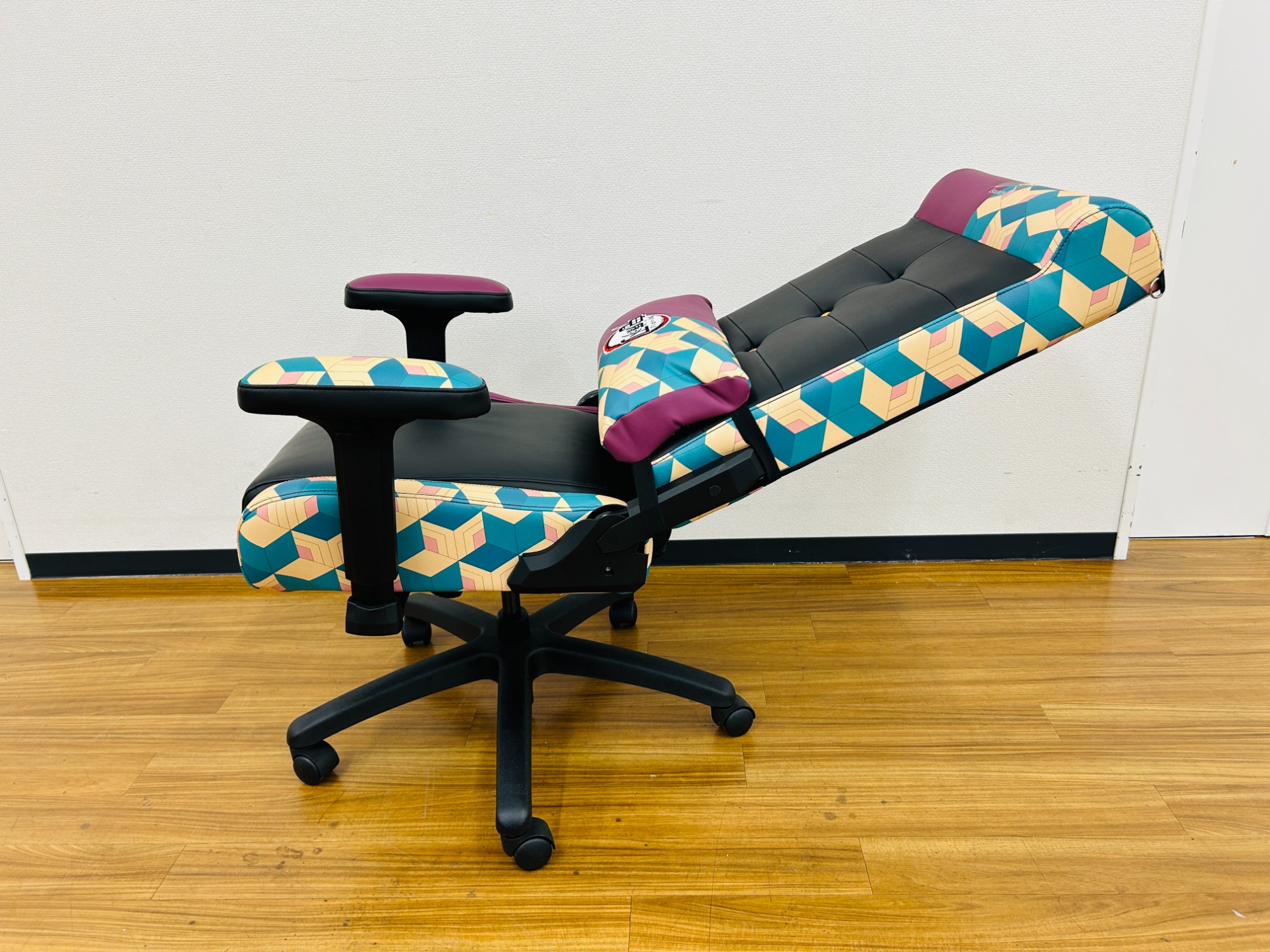 Bauhutte/バウヒュッテ】鬼滅の刃コラボのゲーミングチェア(G-300KM)が 